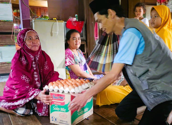 Relawan AAS Community Salurkan Bantuan untuk Korban Banjir di Maros, Barru, Pangkep, dan Makassar