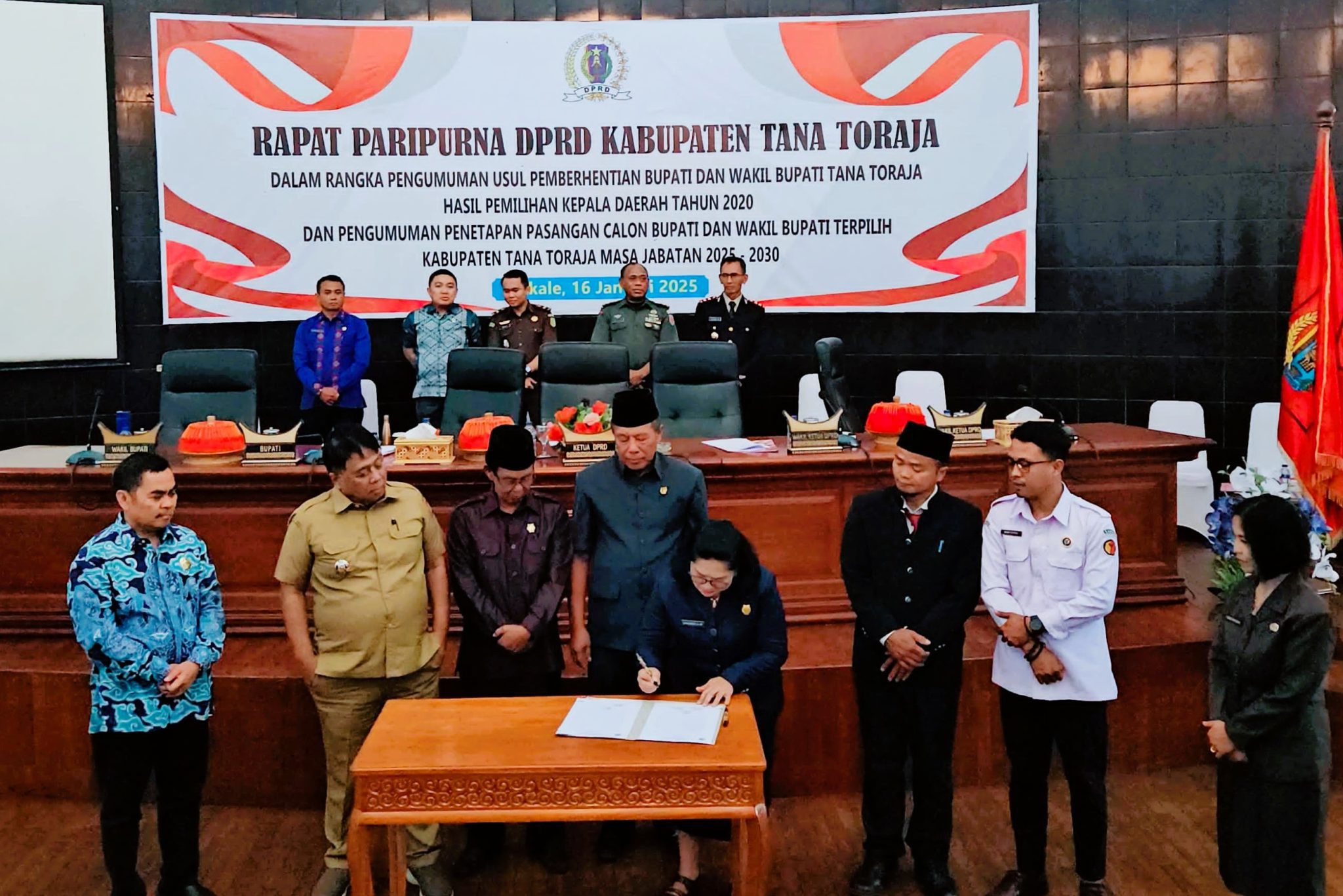 DPRD Tana Toraja Umumkan Usul Pemberhentian dan Penetapan Bupati Terpilih 2025-2030