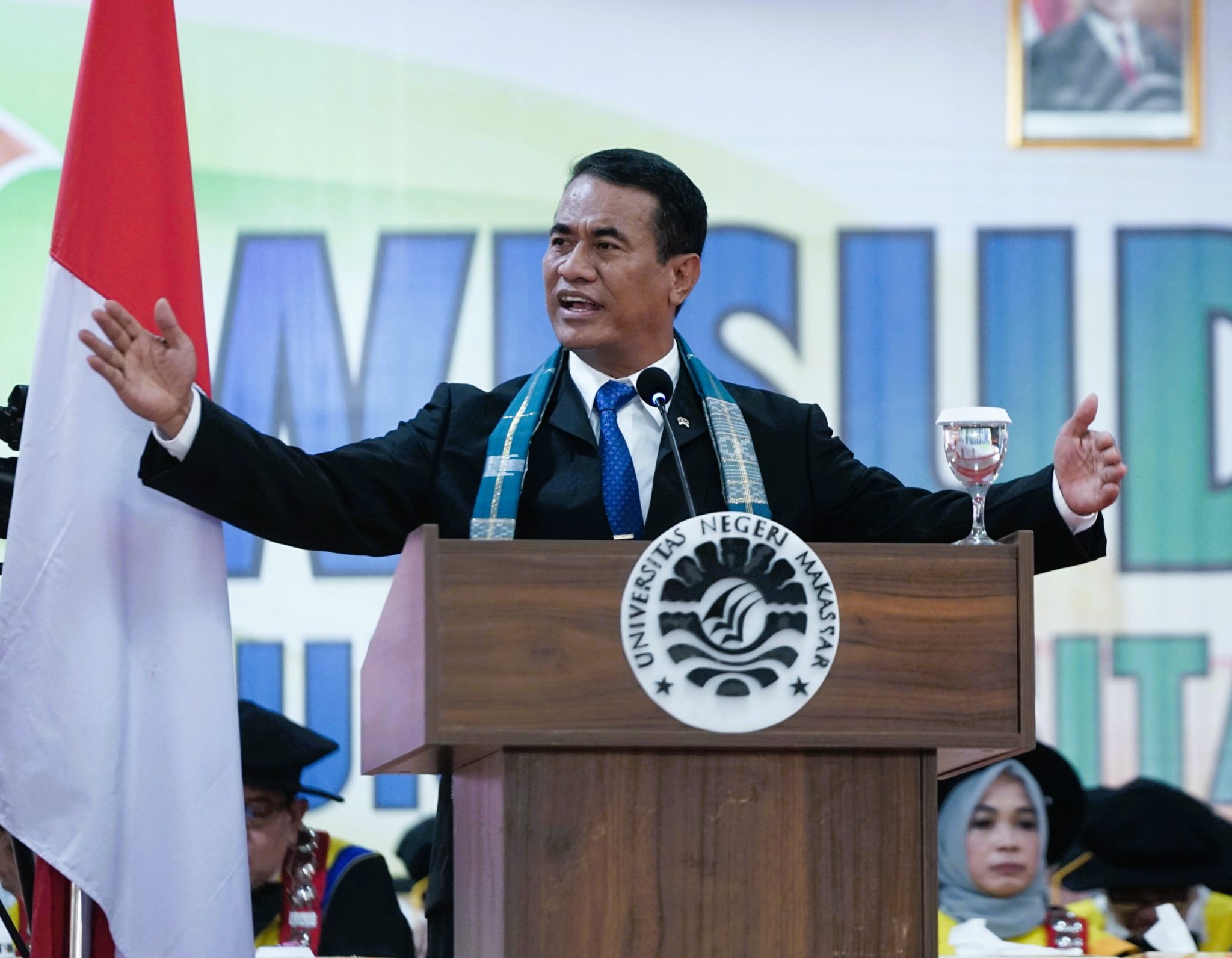 Hadiri Wisuda UNM, Mentan Amran Sampaikan Pesan Inspiratif untuk Generasi Muda
