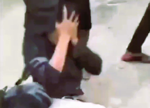 Diduga Rampas HP Mantan Pacar, Dua Pemuda di Toraja Babak Belur Dihakimi Warga 