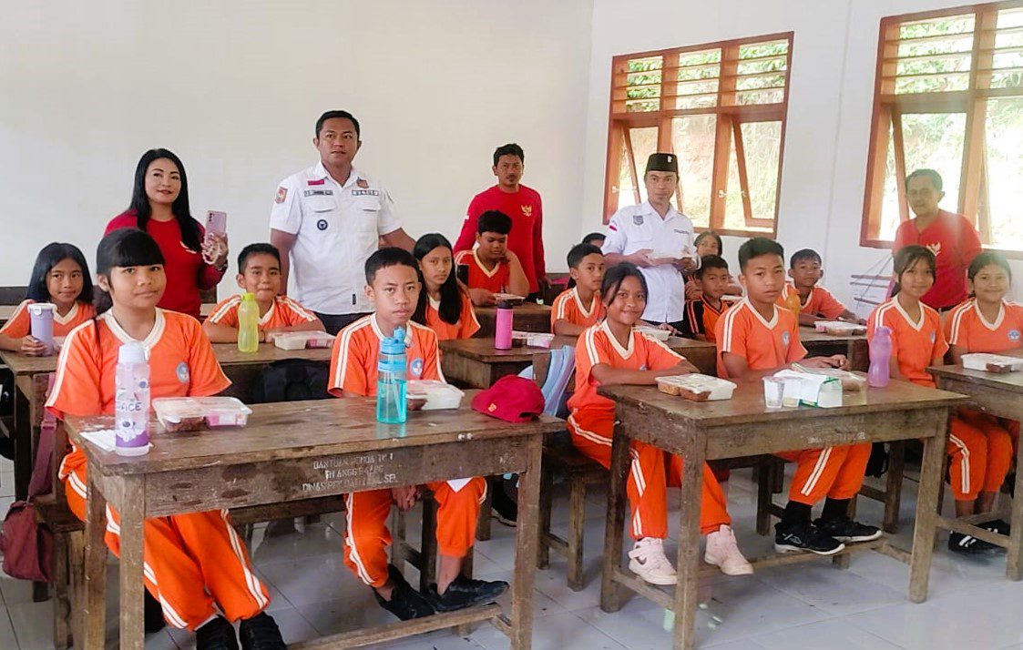 SDN 8 Lea Tana Toraja Gelar Uji Coba Program Makan Bergizi Gratis untuk 140 Siswa