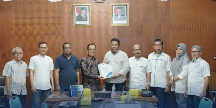 PAM Tirta Karajae Parepare Terima Laporan Evaluasi Personalia dari FEB UMPAR : Terima Kasih!