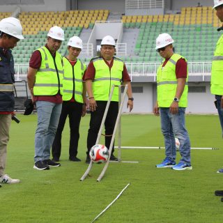 Asprov PSSI Sulsel Uji Kelayakan Rumput Stadion BJ Habibie Parepare