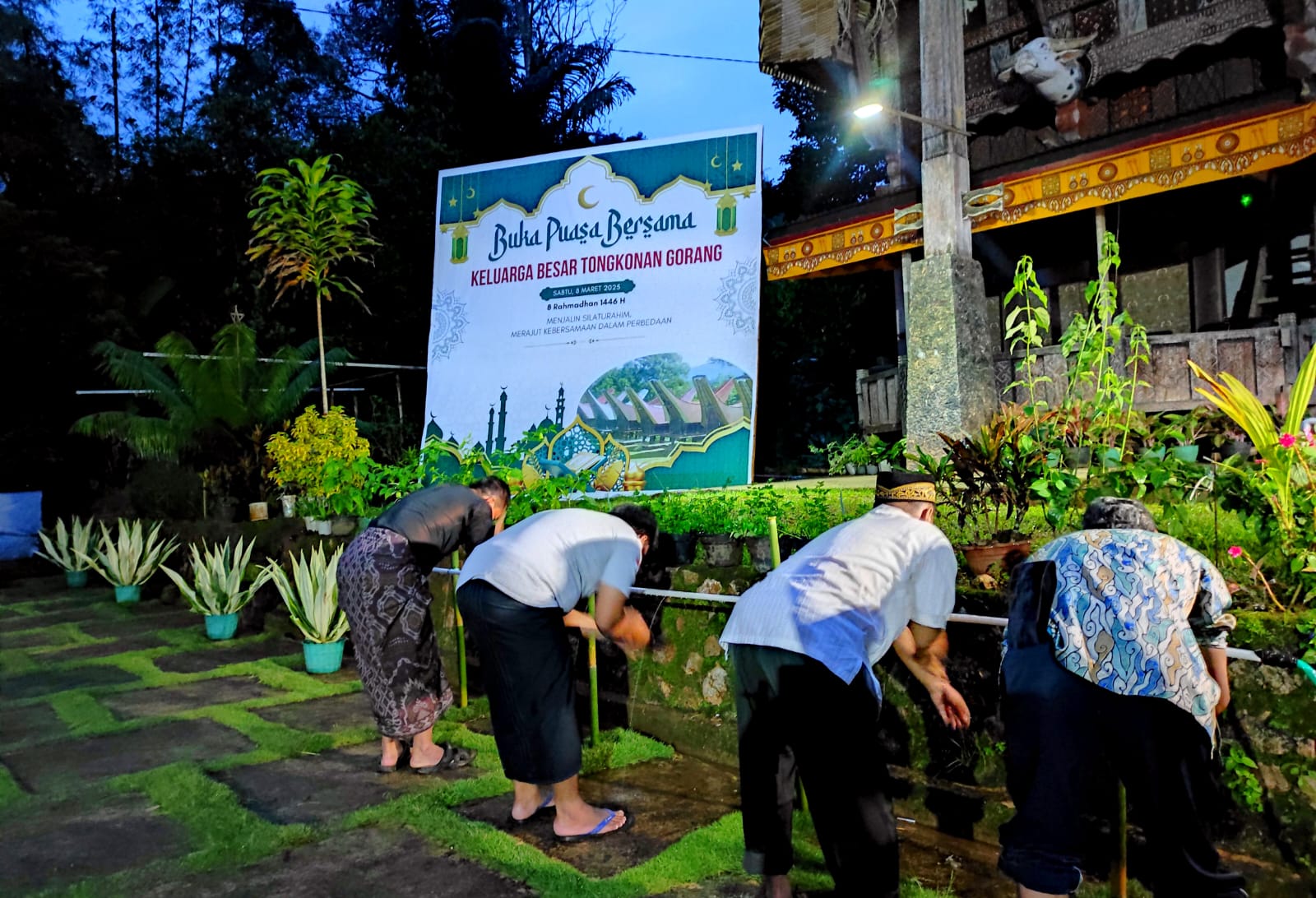 Nuansa Toleransi Hiasi Buka Puasa Bersama Kelurga Besar Tongkonan Gorang