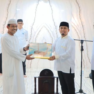 Wali Kota Tasming Hamid Resmikan Masjid Terapung BJ Habibie sebagai Masjid 24 Jam