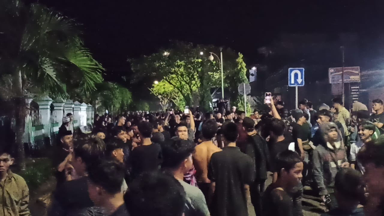 Lomba Lari Malam Bermuatan Judi Digelar di Samping Mapolres Pinrang