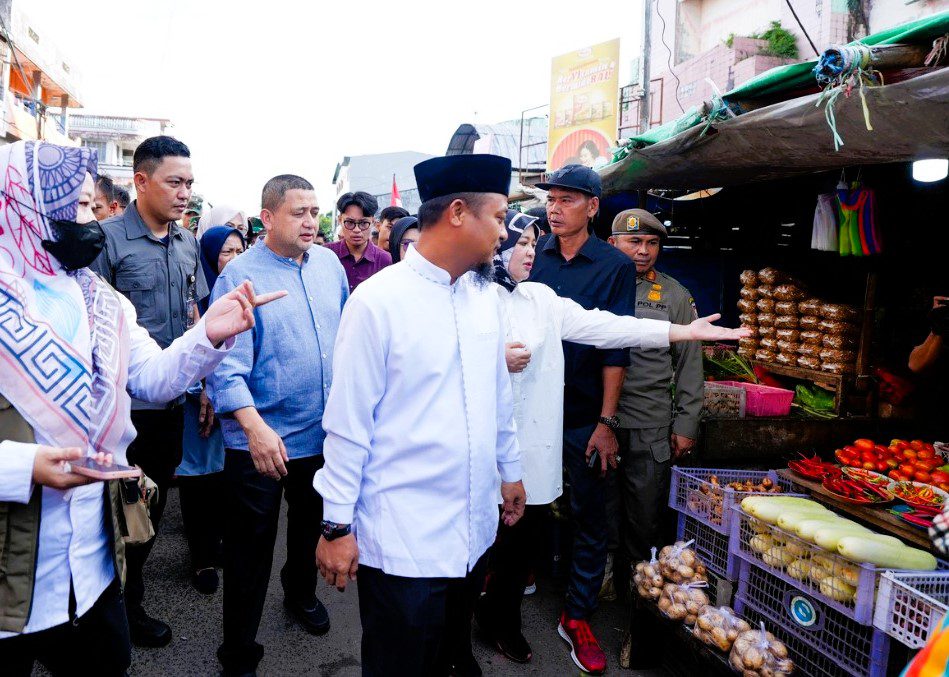 Gubernur dan Wakil Gubernur Sulsel Turun Langsung ke Pasar Terong Pantau Harga Sembako