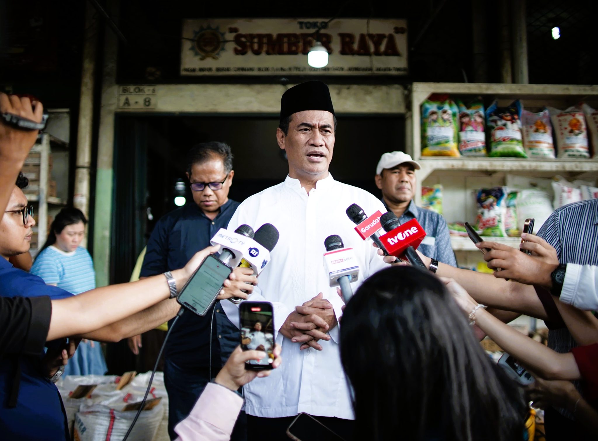 Mentan Amran Sidak Pasar Cipinang: Stok Berlimpah, Harga Pangan Tak Boleh Naik!