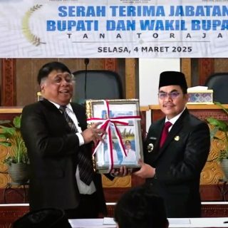 Serah Terima Jabatan Bupati dan Wakil Bupati Tana Toraja Periode 2025-2030 Berlangsung Harmonis