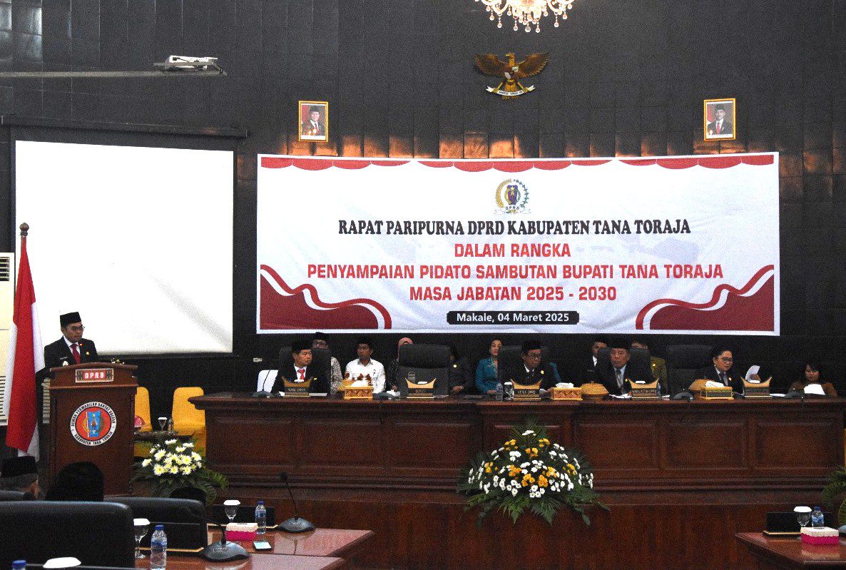 Bupati Zadrak Sampaikan Pidato Perdana dalam Rapat Paripurna DPRD Tana Toraja