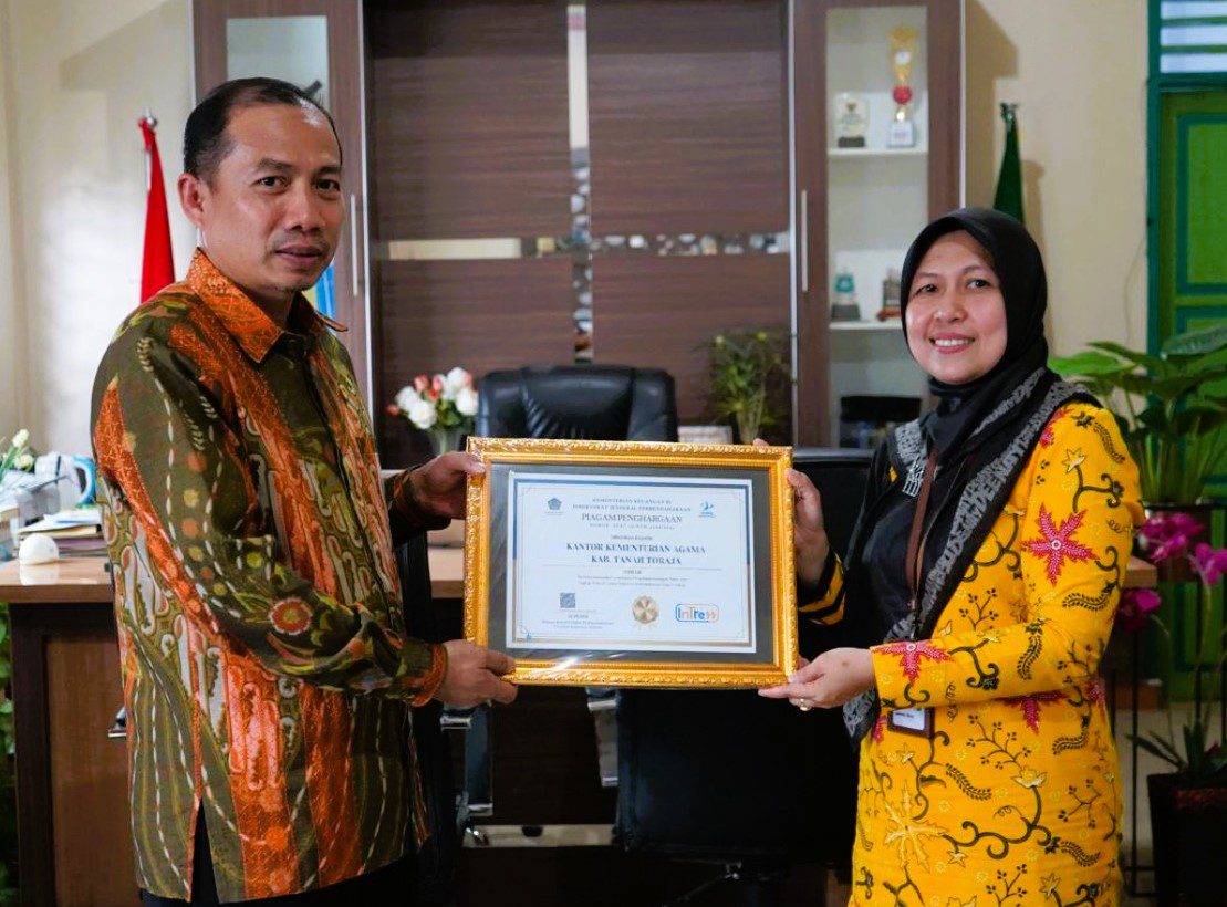 Kemenag Tana Toraja Raih Penghargaan “The Most Outstanding Performance” di Bidang Pengelolaan Keuangan