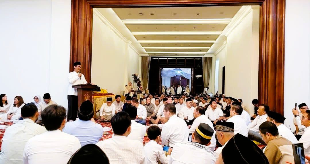 Ribuan Orang Hadir Buka Puasa Bersama IKA Unhas dan Himpuni di Kediaman Mentan Amran 