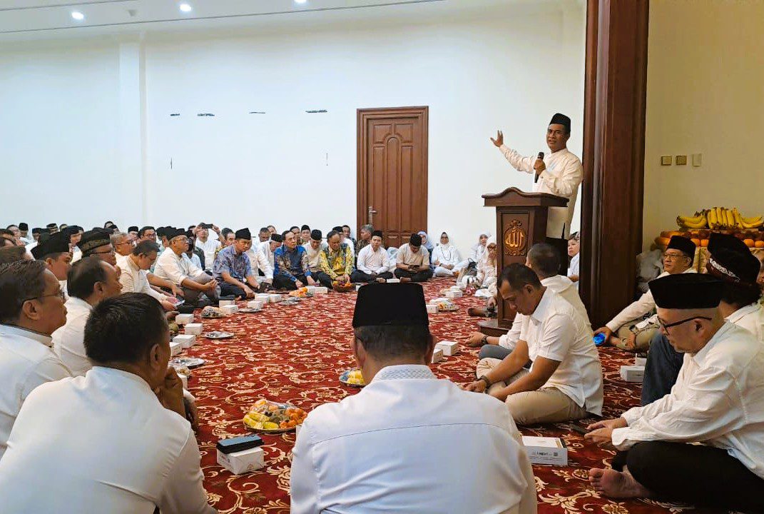 Ribuan Orang Hadir Buka Puasa Bersama IKA Unhas dan Himpuni di Kediaman Mentan Amran 