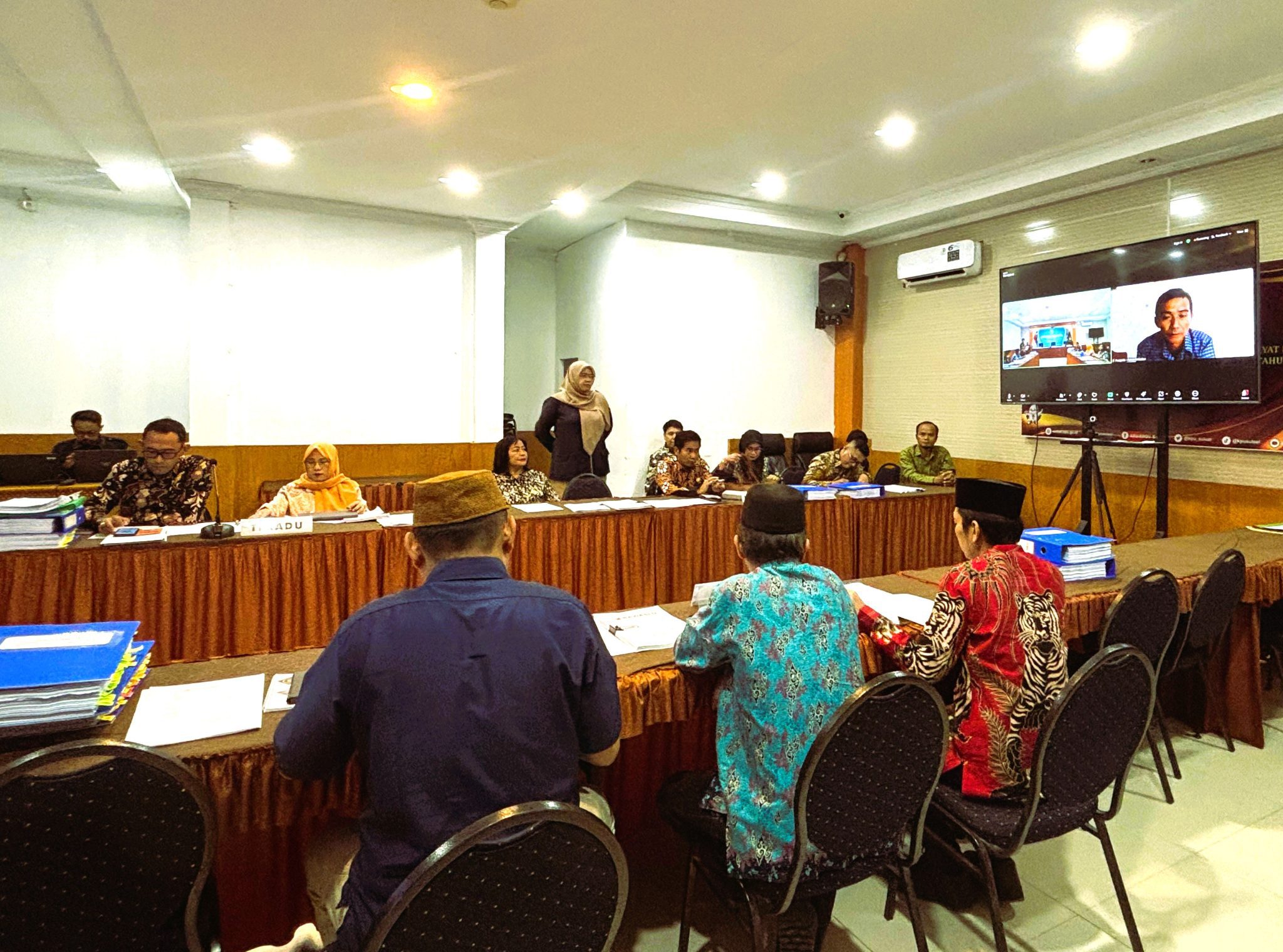 Majelis Hakim Cecar Theofilus Limongan, Terkait 801 Warga Disebut Potensi Kehilangan Hak Pilih