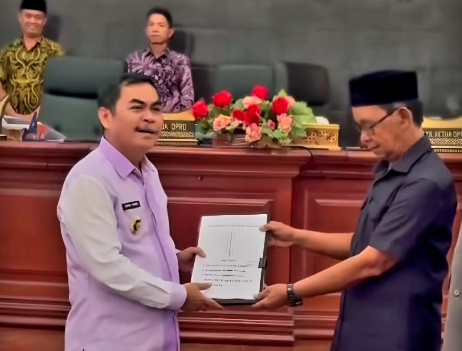 Bupati Tana Toraja Serahkan Tiga Ranperda untuk Wujudkan Daerah Sehat, Setara, dan Berdaya Saing