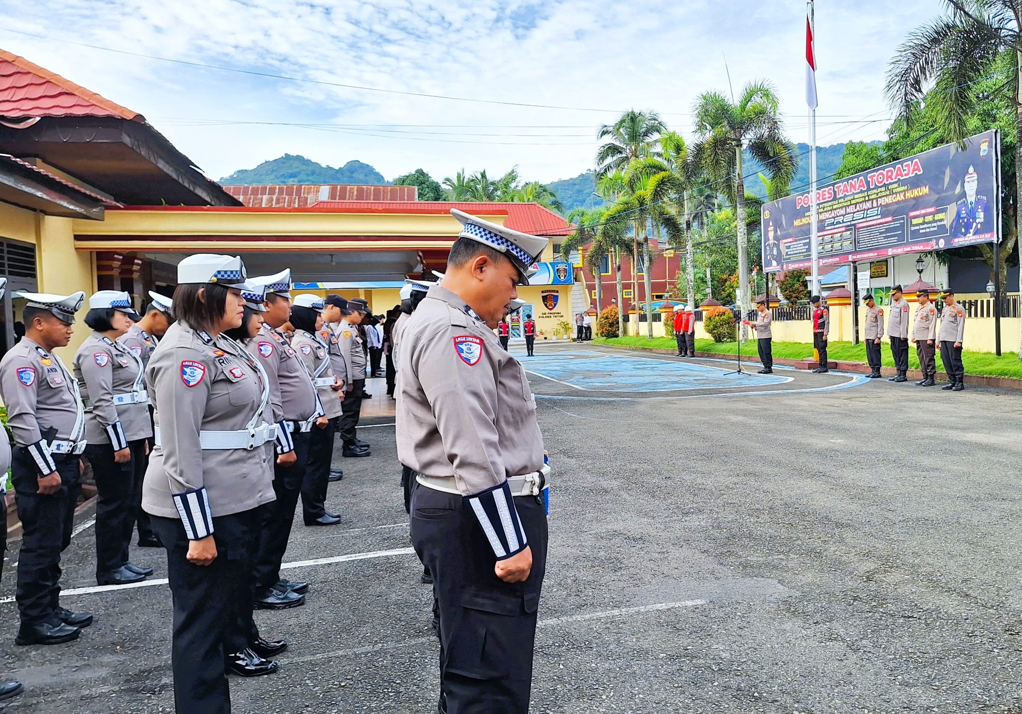 Polres Tana Toraja Gelar Doa Bersama untuk 3 Polisi yang Tewas Ditembak di Way Kanan