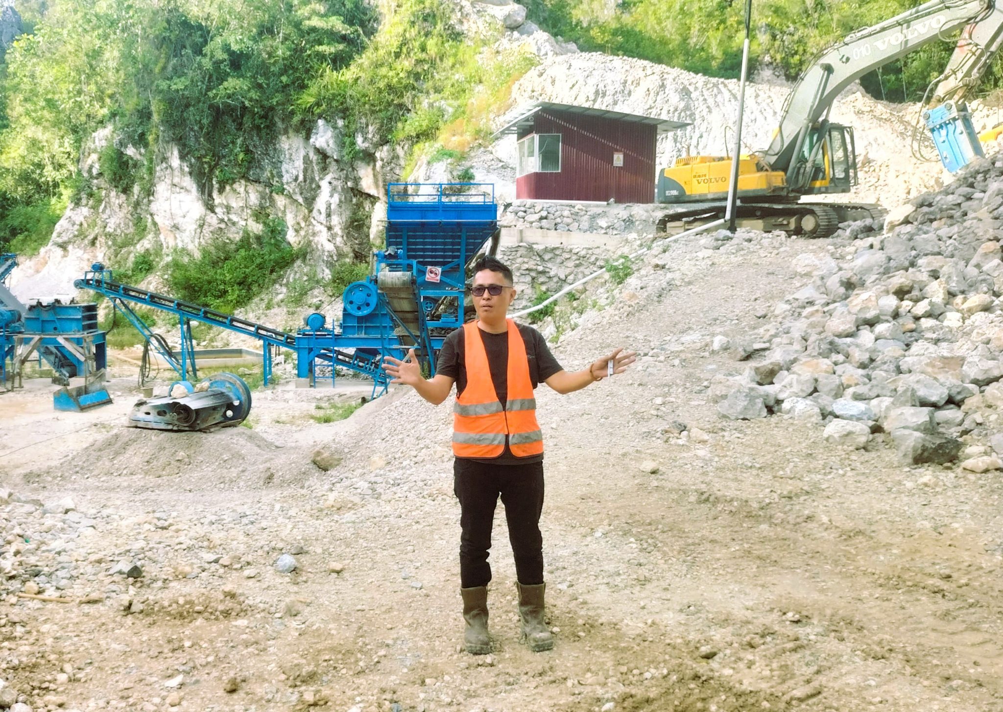 Dituding Tambang Ilegal dan Rusak Situs Budaya, Terry Banti: ‘CV. Bangsa Damai itu Resmi dan Profesional!’