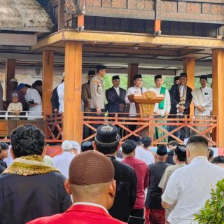 Ribuan Umat Muslim Tana Toraja Shalat Id di Pasar Seni Makale