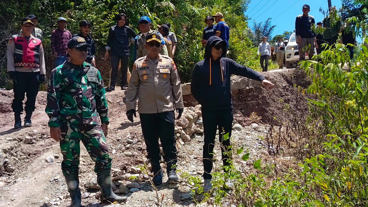 Bupati Enrekang Tinjau Jalan dan Jembatan Amblas di Kecamatan Bungin