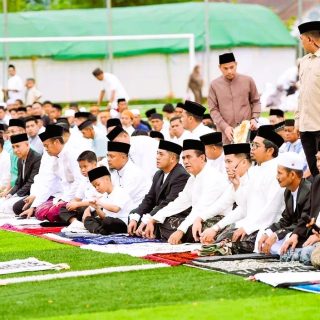 Gubernur Sulsel Hadiri Salat Id di Bone: “Sipakatau dan Sipakalebbi Kunci Kerukunan”