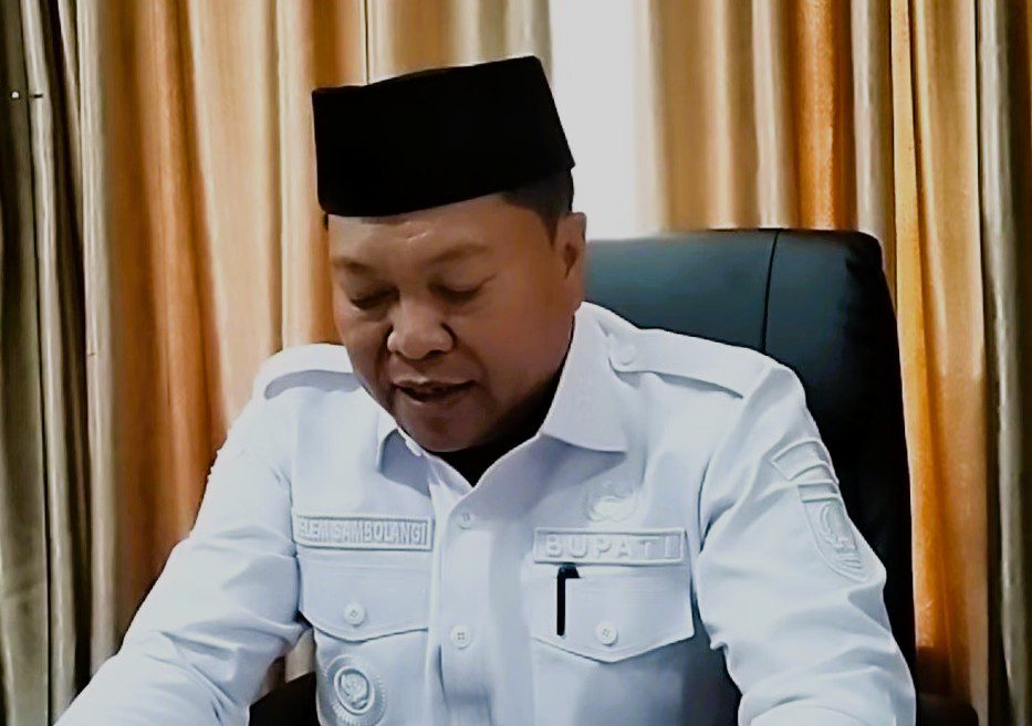 Gotong Royong Wujudkan Lingkungan Sehat: Pemerintah Mamasa Galakkan Program Jumat Bersih 1 Gotong Royong Wujudkan Lingkungan Sehat: Pemerintah Mamasa Galakkan Program Jumat Bersih