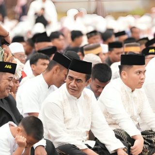 Lebaran di Bone, Mentan Amran dan Istri Didampingi Gubernur Sulsel dan Anggota DPR-RI