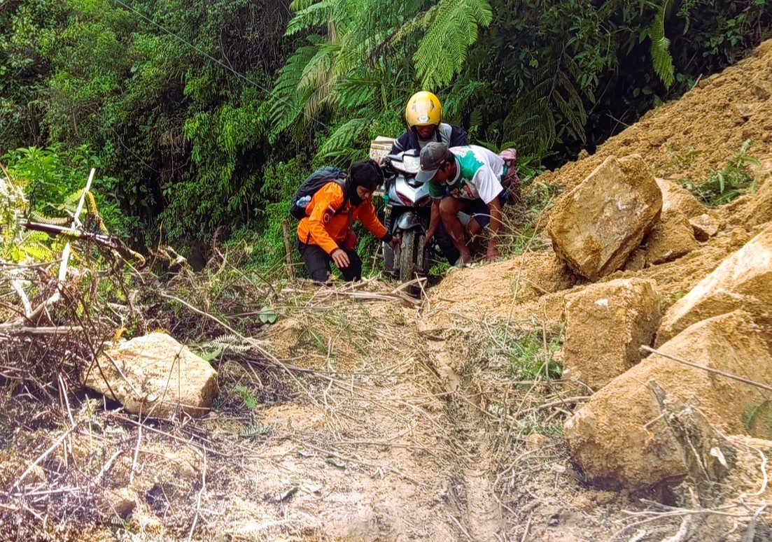 Tanah Longsor di Kecamatan Pana, Mamasa: Puluhan Rumah Rusak, Akses Masih Terisolir