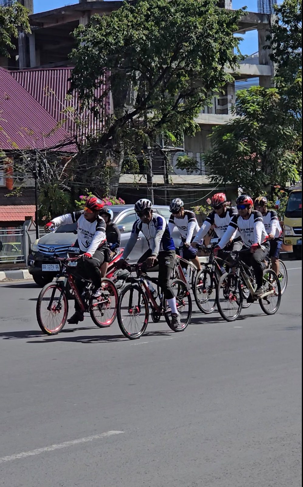 25 Personel Brimob Polda Sulsel Gowes Bersama SCC Taklukkan Trek Makassar – Gowa