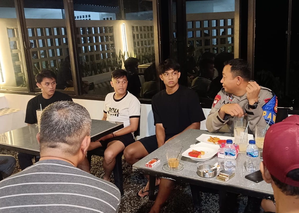 Ketua Askot PSSI Parepare Ngopi Bareng Pemain Malut United, Ahmad Wadil