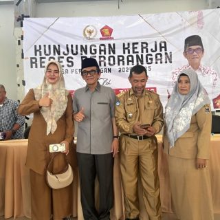 La Tinro La Tunrung Salurkan Bantuan Renovasi Sekolah dan Beasiswa Pendidikan di Enrekang