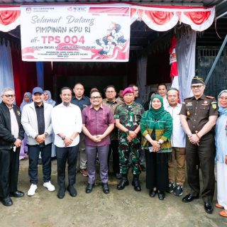 Gubernur Sulsel Tinjau Langsung Proses Pencoblosan PSU di Kota Palopo