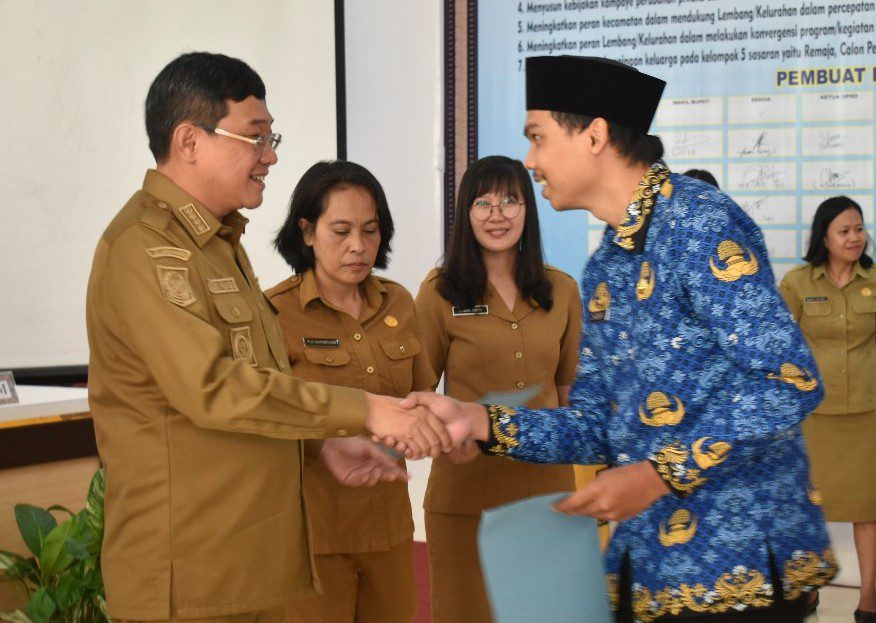 Bupati Toraja Utara Serahkan SK 180 CPNS 2024, Tekankan Kedisiplinan dan Nilai-Nilai ASN BerAKHLAK