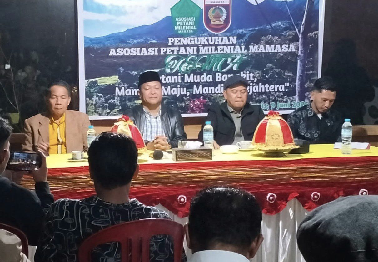Bupati Kukuhkan Asosiasi Petani Milenial Mamasa: Dorong Regenerasi dan Inovasi Pertanian
