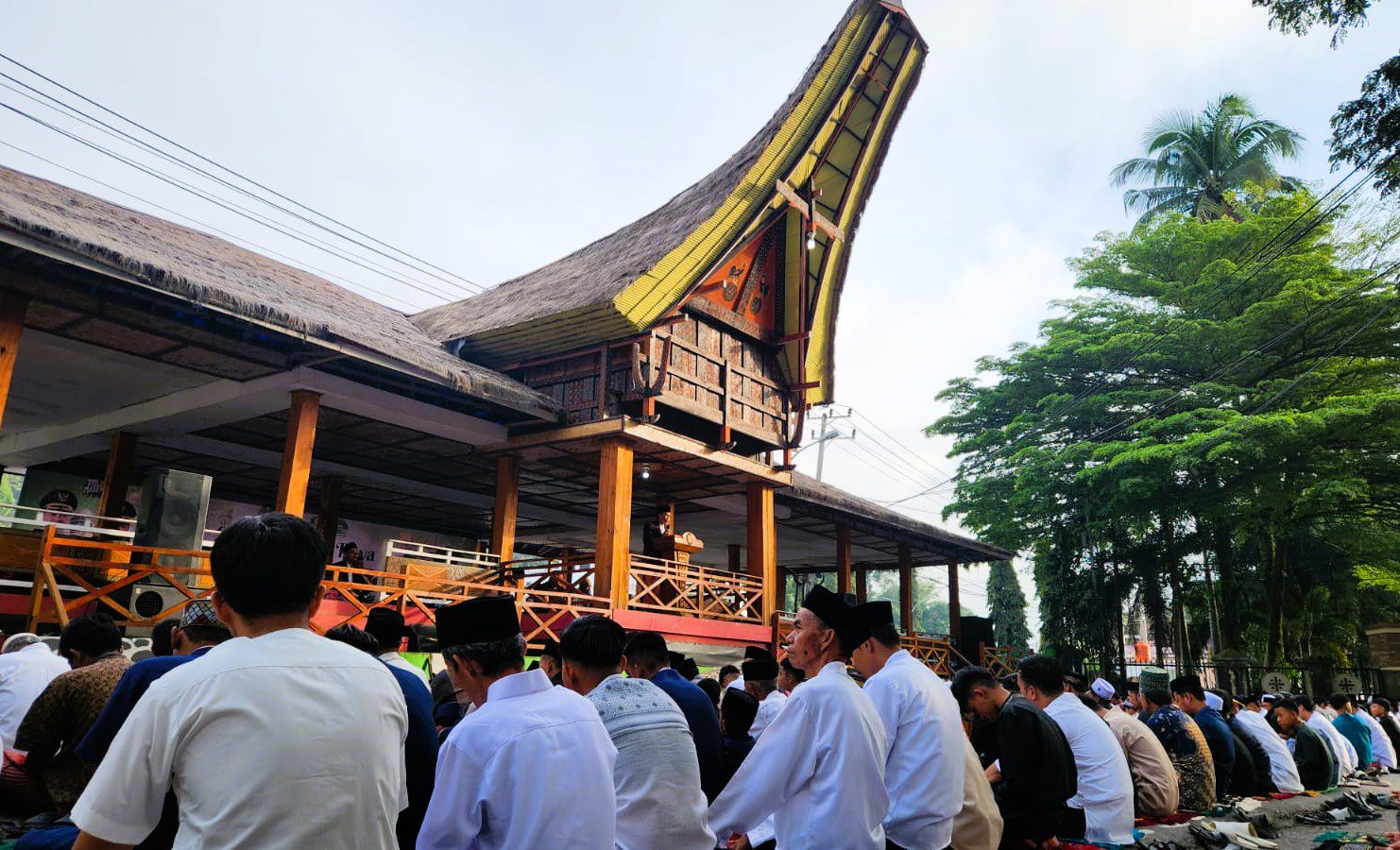 Ribuan Umat Islam Hadiri Shalat Idul Adha di Pasar Seni Makale