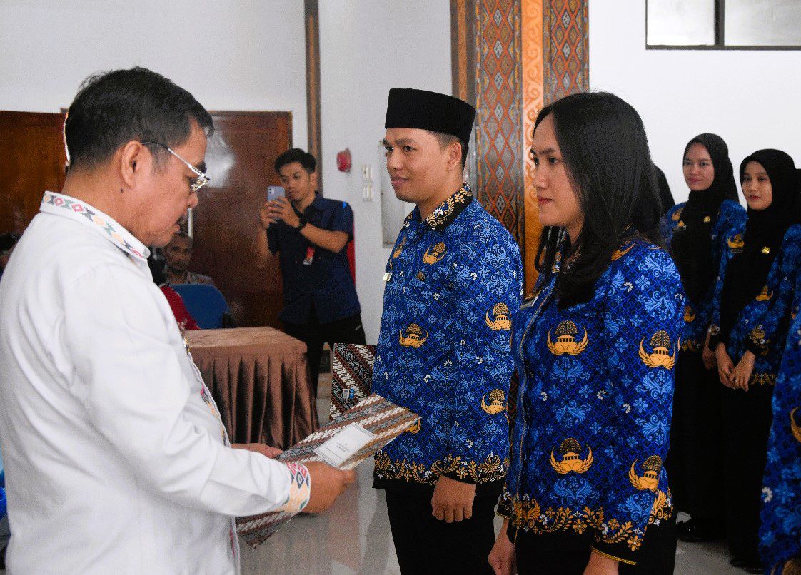 Bupati Tana Toraja Serahkan SK CPNS kepada 301 Formasi Tahun 2024 1 Bupati Tana Toraja Serahkan SK CPNS kepada 301 Formasi Tahun 2024
