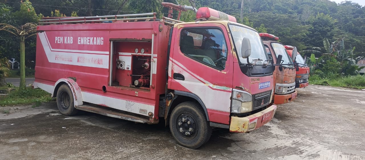 Pemkab Enrekang Tambah Dua Unit Mobil Damkar Baru