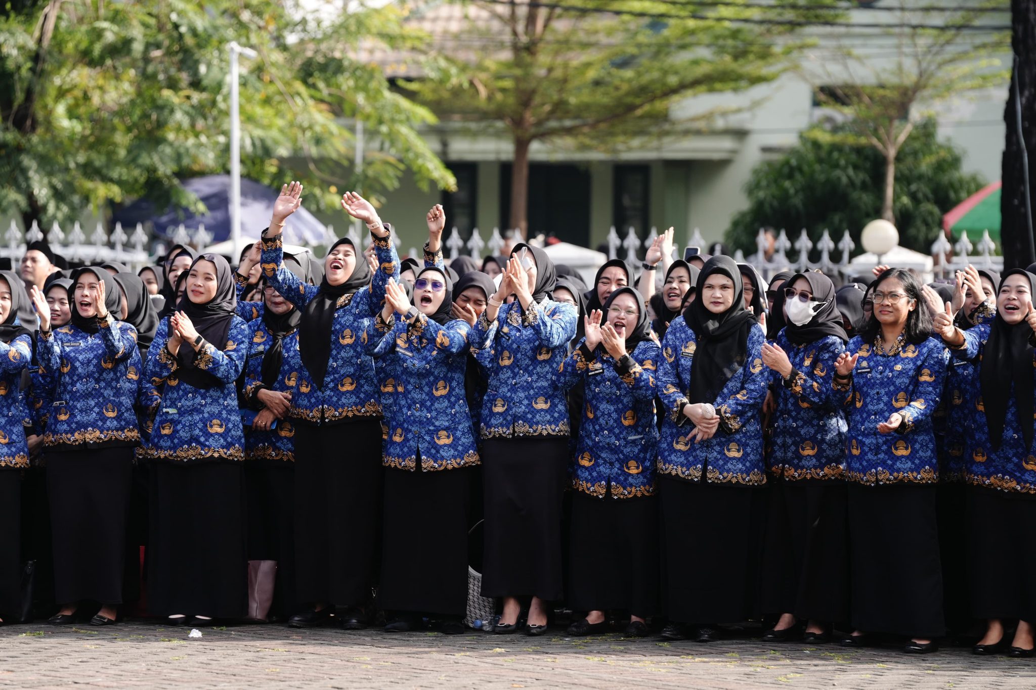 Gubernur Andi Sudirman Serahkan SK kepada 6.624 PPPK Formasi 2024, Tekankan Etos Kerja Profesional