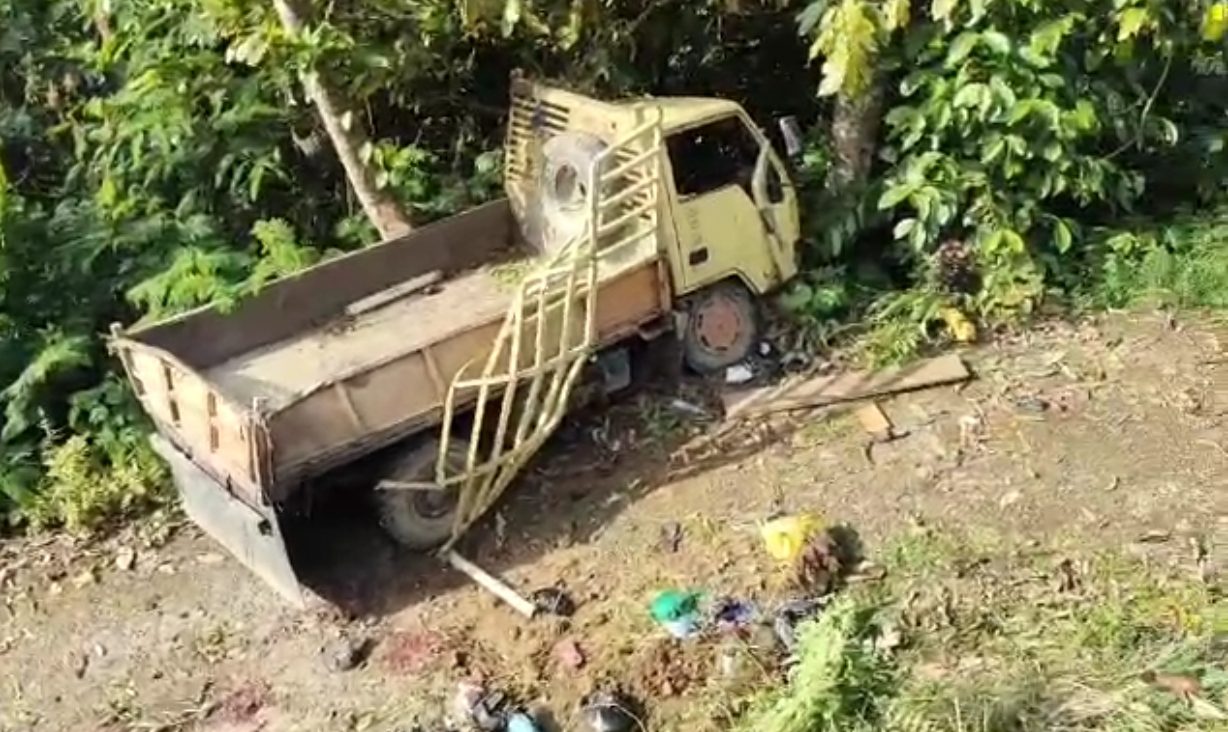 Kecelakaan Truk di Sareale, Toraja Utara: Delapan Orang Dikabarkan Tewas 2 Kecelakaan Truk di Sareale, Toraja Utara: Delapan Orang Dikabarkan Tewas