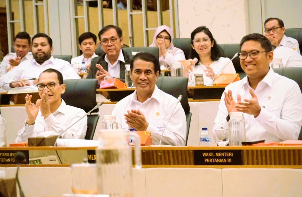 Mentan Amran Panen Apresiasi DPR, Stok Beras Tembus Rekor Tertinggi