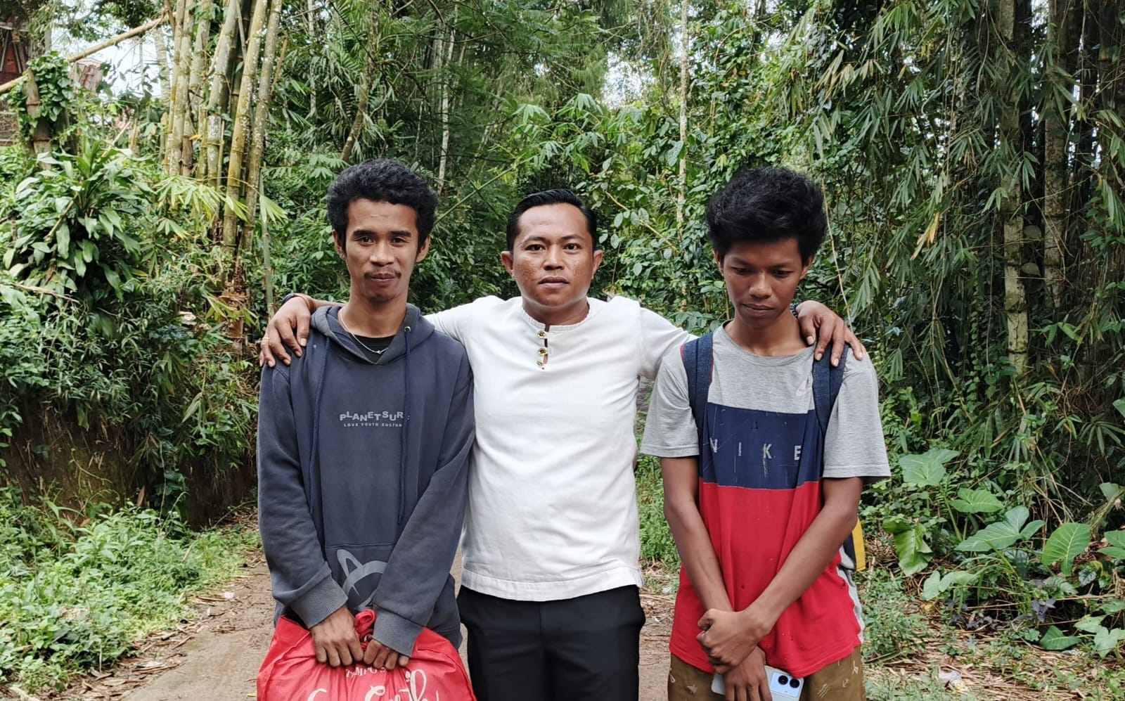 Tersesat di Hutan, Sopir Ekspedisi Diselamatkan Kades Bersama Warga Batualu Selatan