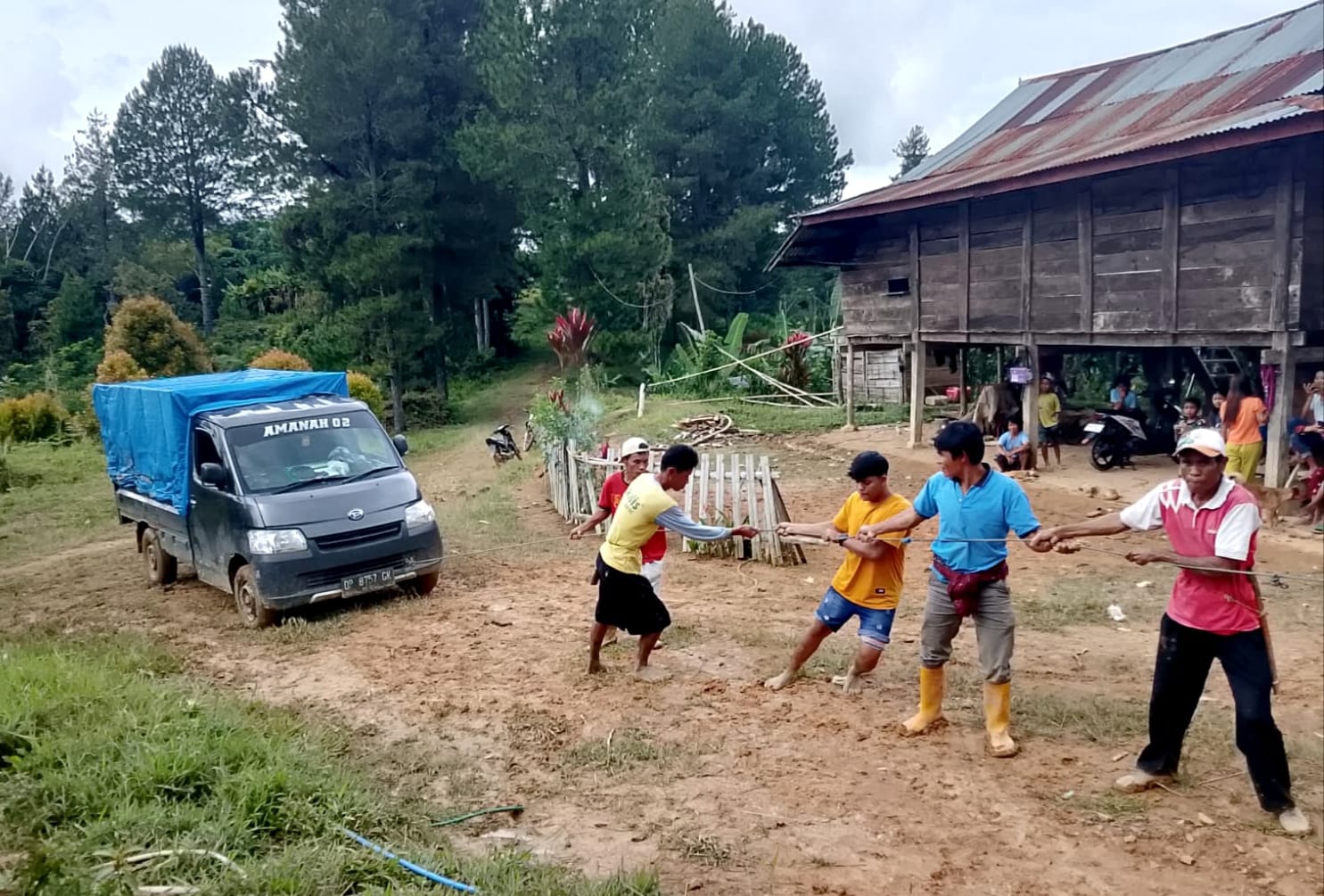 Tersesat di Hutan, Sopir Ekspedisi Diselamatkan Kades Bersama Warga Batualu Selatan