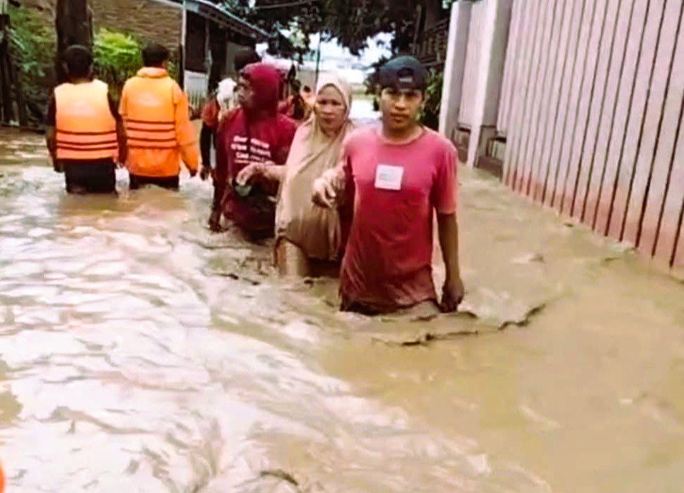 Tim Andalan Peduli dan BPBD Sulsel Salurkan Bantuan ke Empat Kabupaten Terdampak Banjir dan Longsor