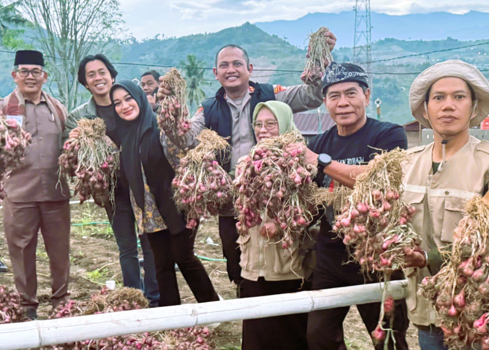 Gubernur Kaltara Kunjungi Kebun Bawang di Enrekang, Bahas Kerja Sama Antar Daerah