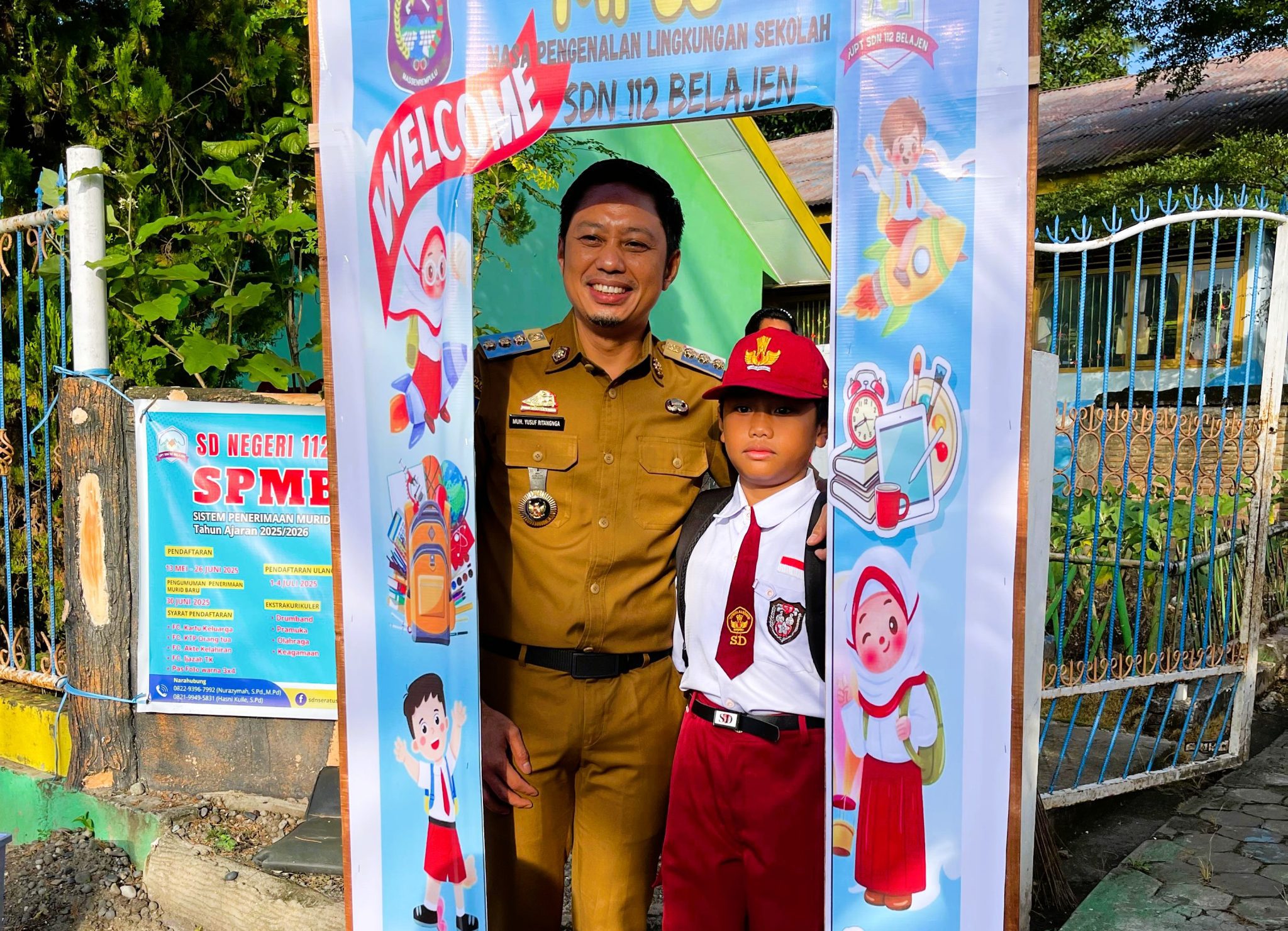 Bupati Enrekang dan Wakil Bupati Antar Anak di Hari Pertama Sekolah, Dorong Gerakan Ayah Mengantar Anak
