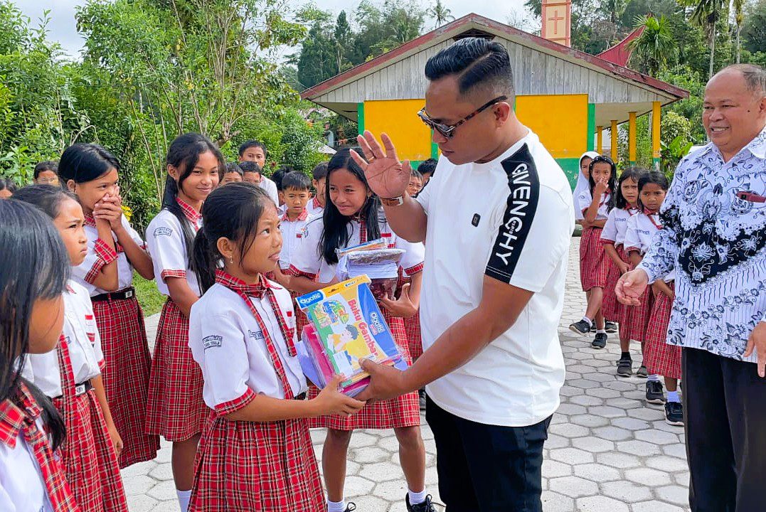 Sejak 2020, Pemdes Batualu Selatan Konsisten Salurkan Bantuan Pendidikan bagi Siswa Kurang Mampu