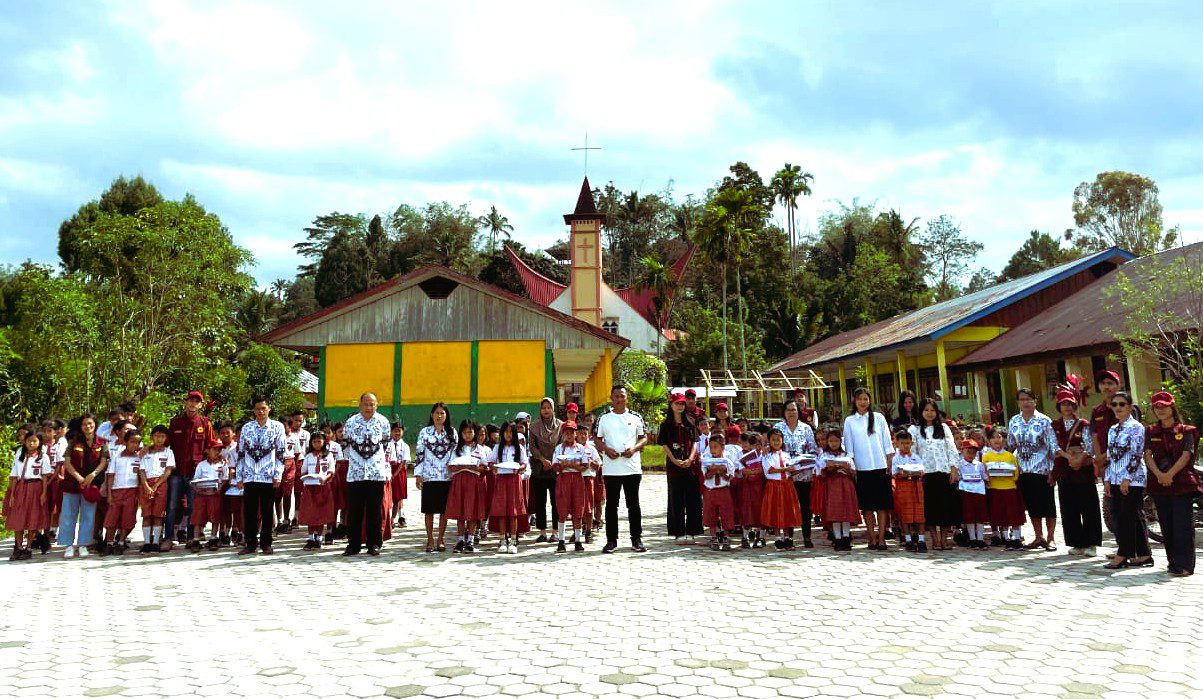 Sejak 2020, Pemdes Batualu Selatan Konsisten Salurkan Bantuan Pendidikan bagi Siswa Kurang Mampu