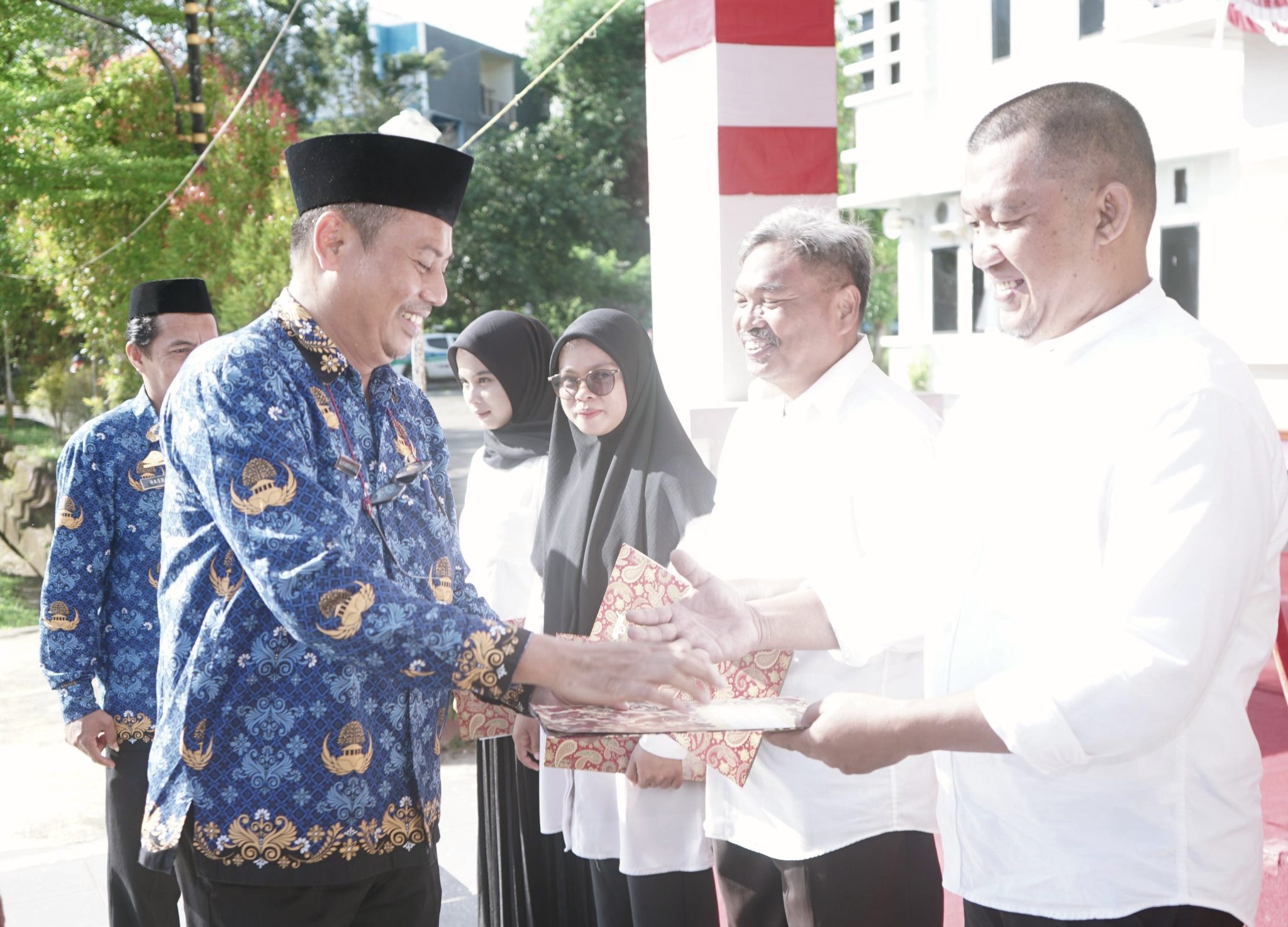 Peringati Hari Kesadaran Nasional dan Hari Koperasi ke-78, Pemkab Enrekang Serahkan SK Koperasi Merah Putih 1 Peringati Hari Kesadaran Nasional dan Hari Koperasi ke-78, Pemkab Enrekang Serahkan SK Koperasi Merah Putih