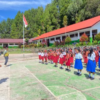 Cegah Pergaulan Bebas, Kapolsek Sanggalangi Edukasi Siswa SMPN 1 Rantebua