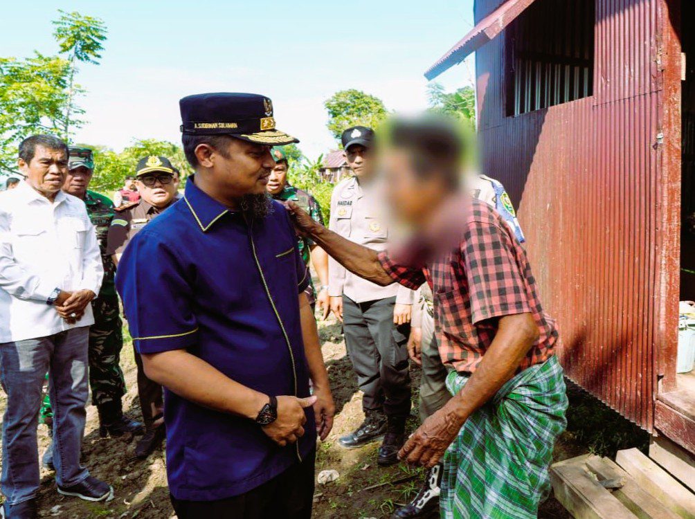 Gubernur Sulsel Serahkan Bantuan Bedah Rumah untuk Warga Kurang Mampu di Barru