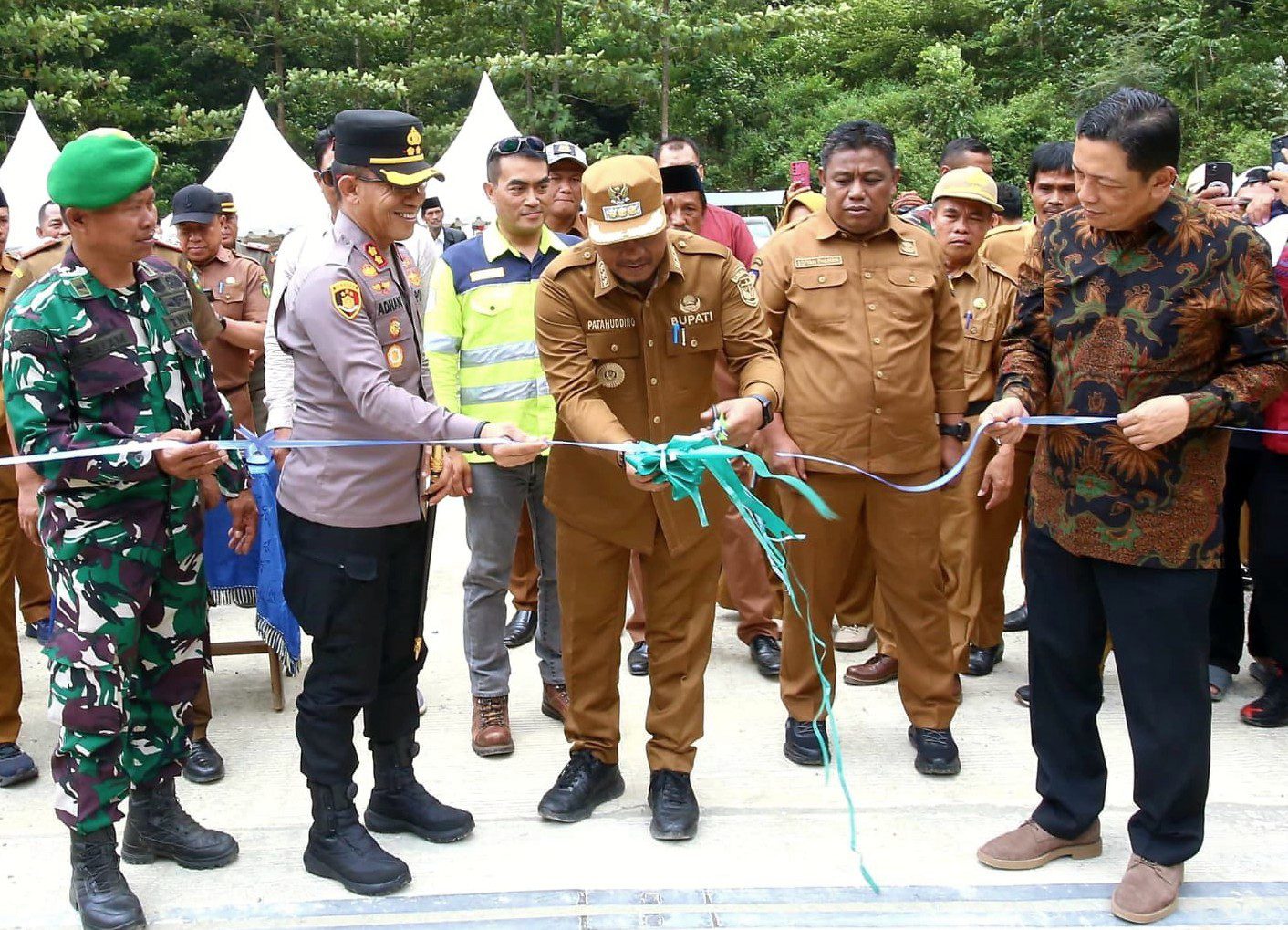 PT Masmindo Serahkan Dua Jembatan, Wujud Nyata Sinergi Dunia Usaha dan Pemda dalam Pembangunan Infrastruktur